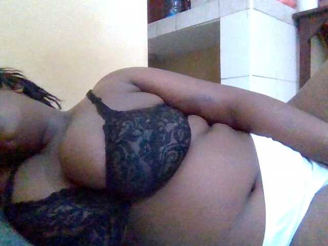 Swityass24 live cam on BongaCams