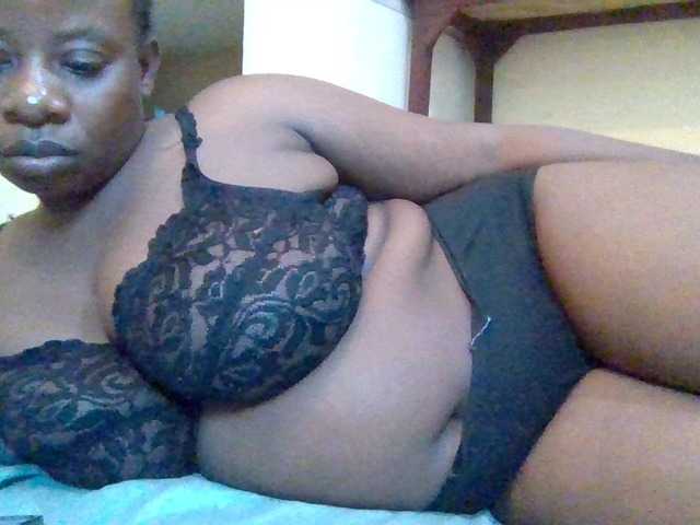 Swityass24 live cam on BongaCams