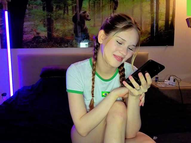 cutie-fox20 live cam on BongaCams