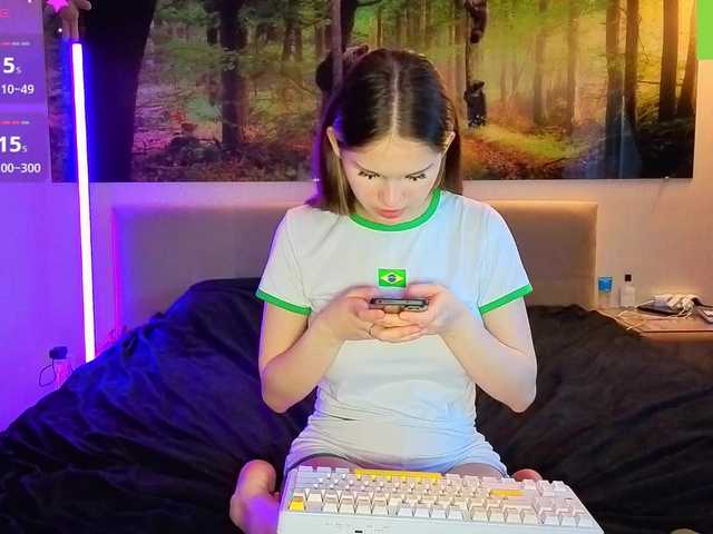 cutie-fox20 live cam on BongaCams