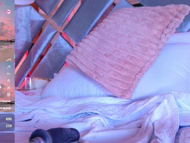 LizSheibaum live cam on BongaCams