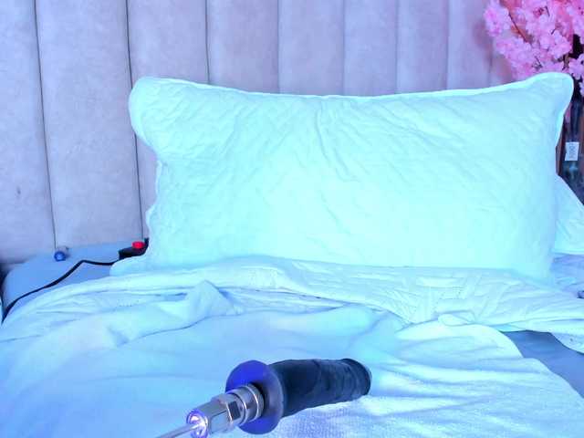 LizSheibaum live cam on BongaCams