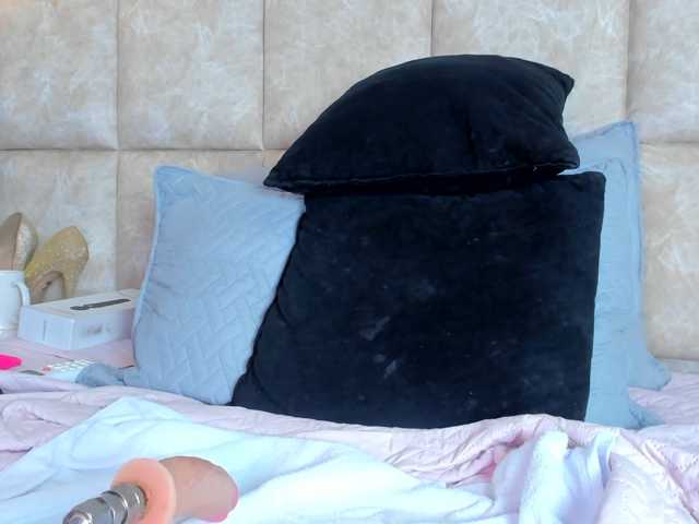 LizSheibaum live cam on BongaCams