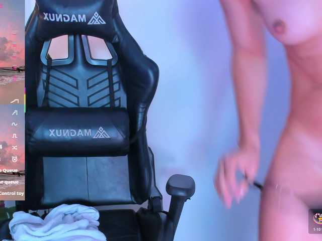 LizSheibaum live cam on BongaCams
