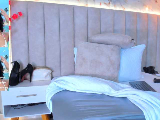 LizSheibaum live cam on BongaCams