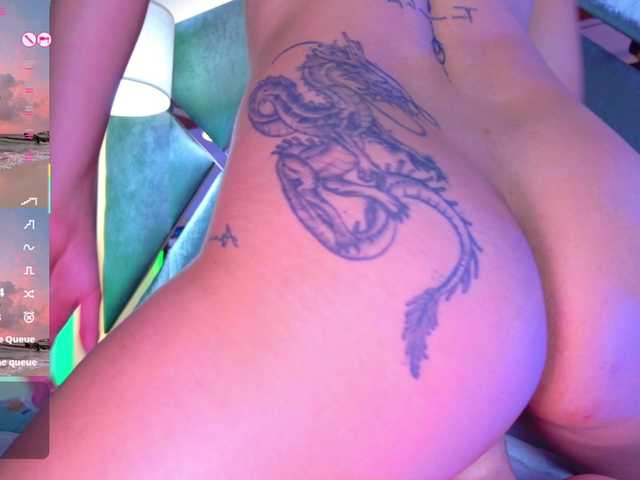 LizSheibaum live cam on BongaCams