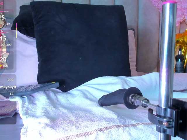 LizSheibaum live cam on BongaCams