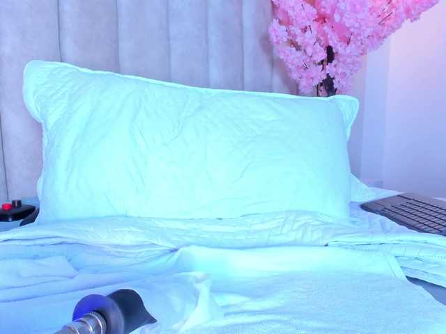 LizSheibaum live cam on BongaCams