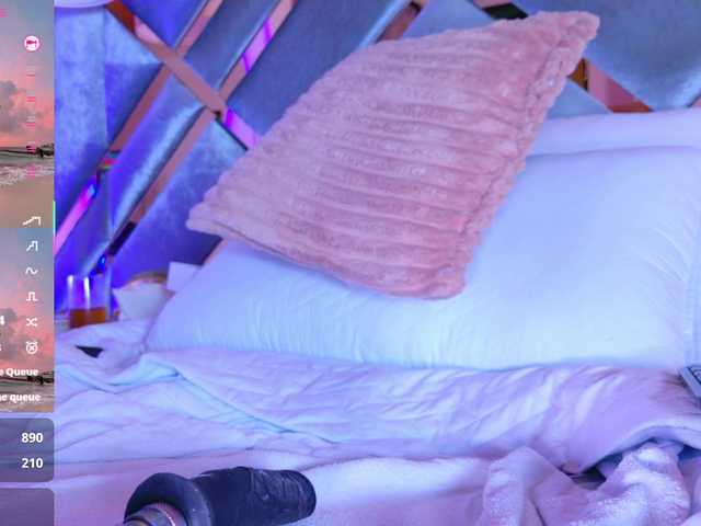 LizSheibaum live cam on BongaCams