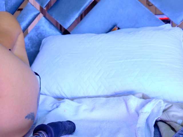 LizSheibaum live cam on BongaCams
