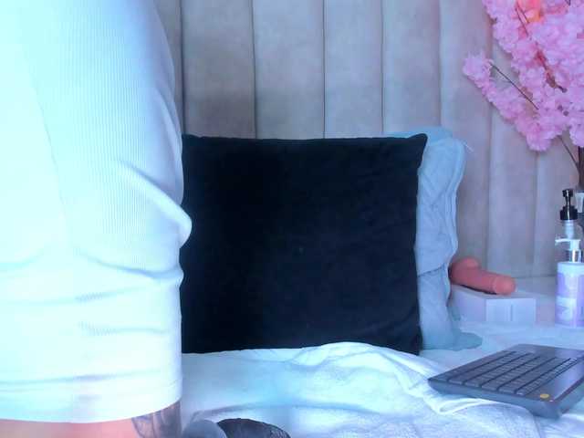 LizSheibaum live cam on BongaCams