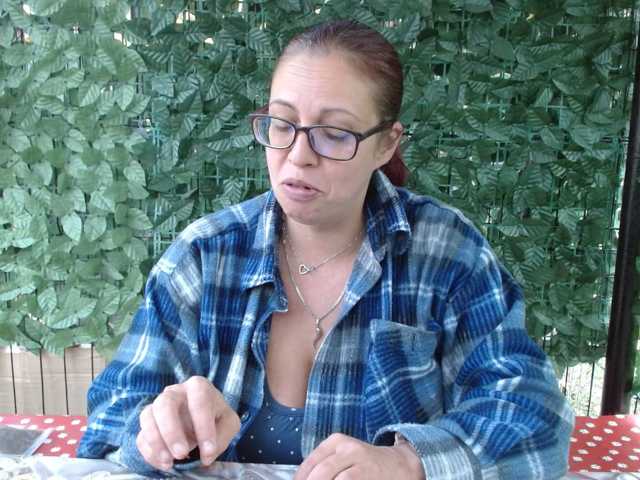 LadyHellene, en vivo ahora en BongaCams
