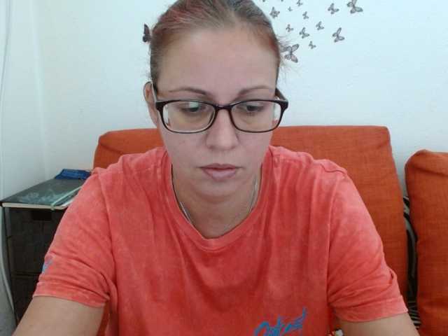 LadyHellene, en vivo ahora en BongaCams