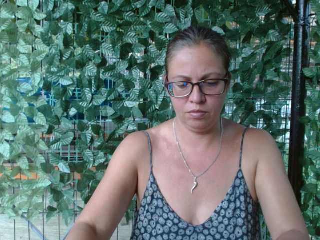 LadyHellene live webcam show