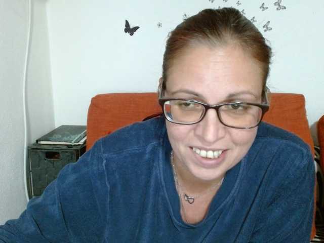 LadyHellene live cam preview