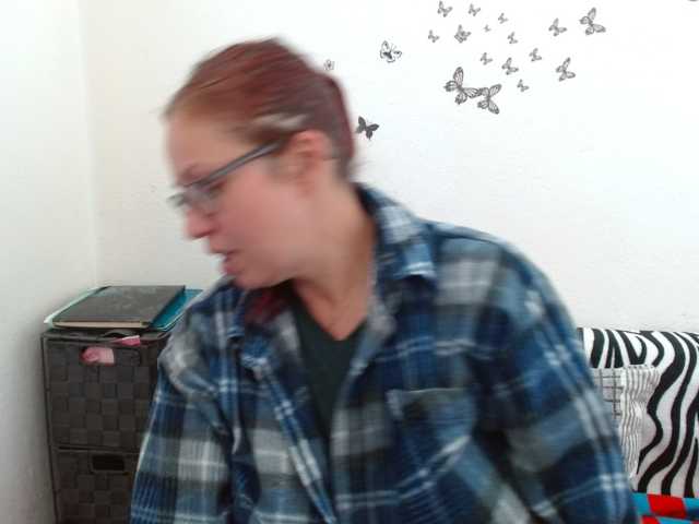 LadyHellene live cam preview