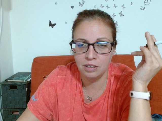 LadyHellene, en directo ahora en BongaCams