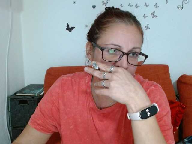 LadyHellene, en vivo ahora en BongaCams