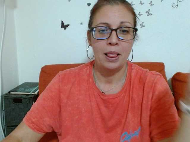 LadyHellene live cam preview