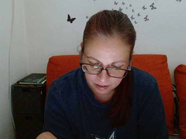 LadyHellene live cam preview