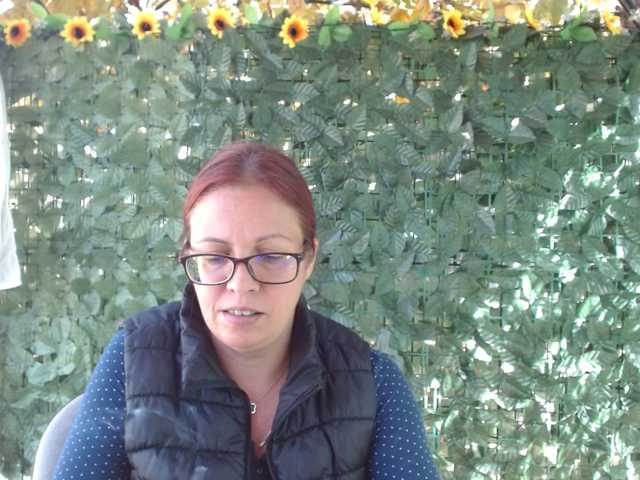 LadyHellene live cam preview