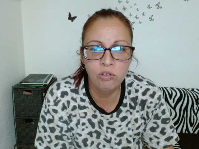 LadyHellene live cam preview