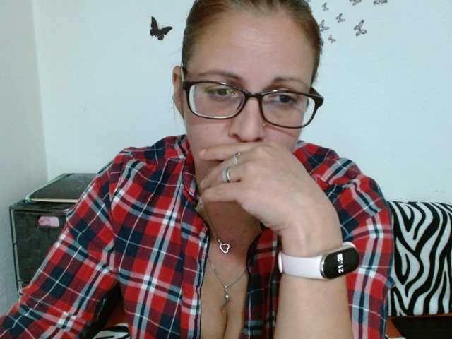 LadyHellene live cam preview