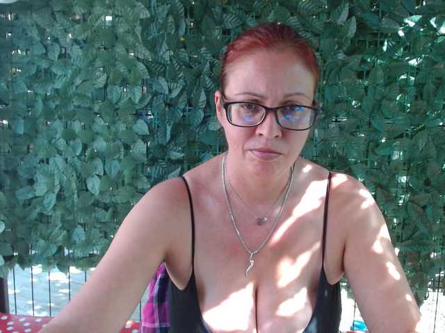 LadyHellene live cam preview