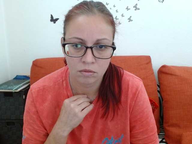 LadyHellene, en vivo ahora en BongaCams