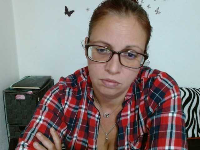 LadyHellene live cam preview