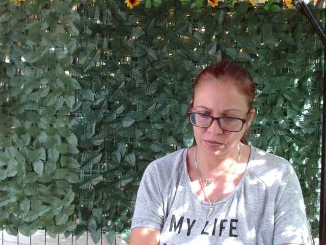 LadyHellene live cam preview