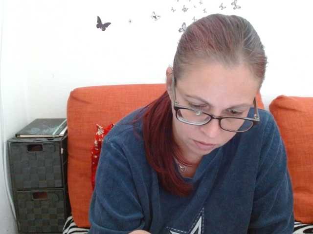 LadyHellene live cam preview