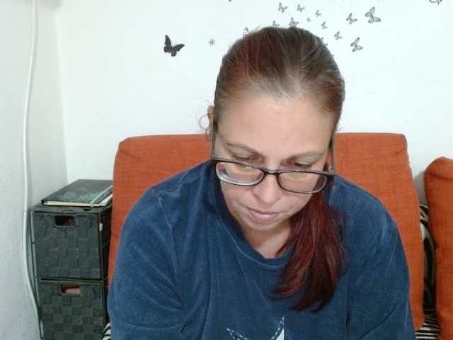 LadyHellene live cam preview