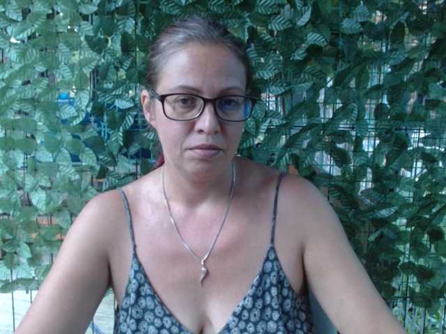 LadyHellene live webcam show