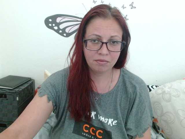 le modèle LadyHellene est en webcam porno dans un show sur le site bongacams, il possède les tags suivants: White/Caucasian,Redhead,Shaved