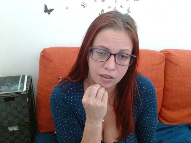 LadyHellene live cam preview