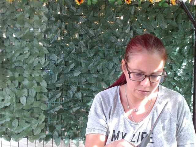 LadyHellene live cam preview