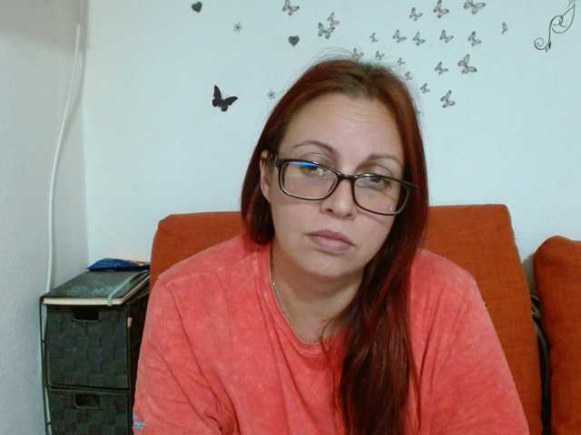 LadyHellene live cam preview