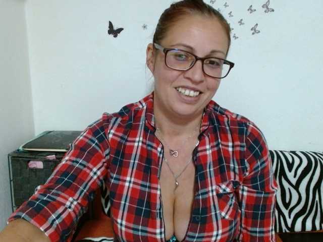 LadyHellene live cam preview