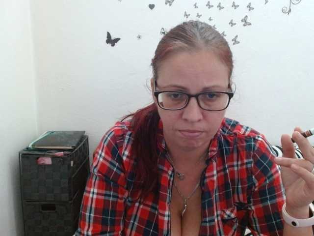 LadyHellene live cam preview
