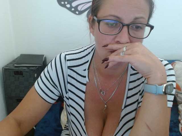 LadyHellene live cam on BongaCams