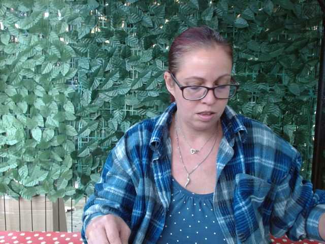 LadyHellene live cam preview