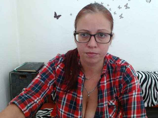 LadyHellene live cam preview
