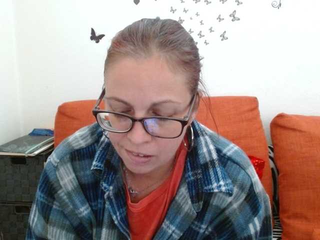 LadyHellene live cam preview