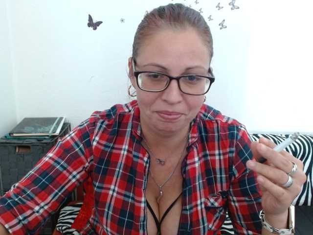 LadyHellene live cam preview