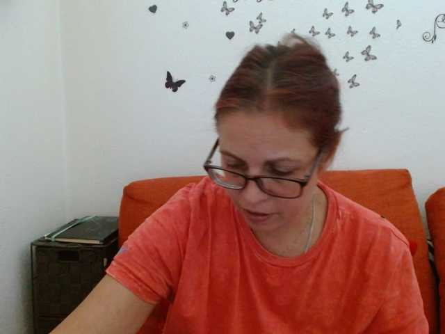 LadyHellene live cam preview