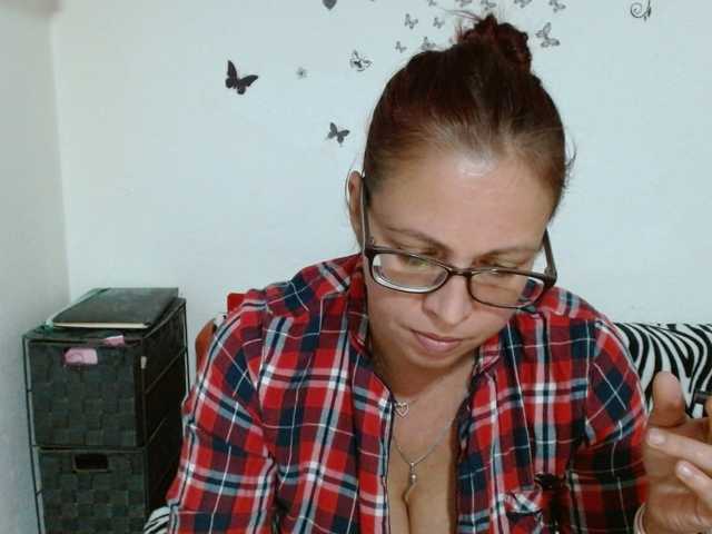 LadyHellene live cam preview