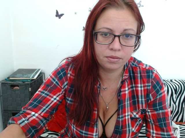 LadyHellene live cam preview