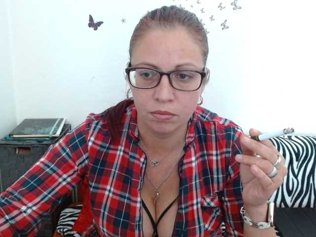 LadyHellene live cam preview