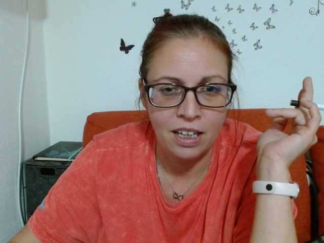 LadyHellene live cam preview
